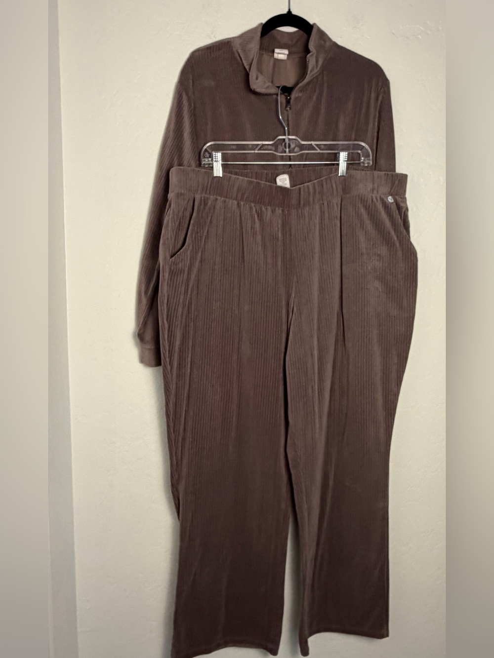 LIVI Women's 22/24 Lounge Set Two Piece Quarter -Zip Plush/Velvety Soft Velour